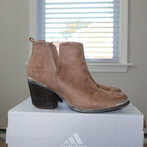 Journee Collection Issla Western Booties | Taupe | Faux Suede | Women's size 8